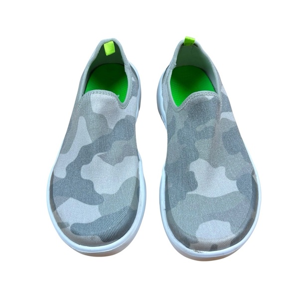 EUC OOFOS Women’s OOMG EEZEE LOW LTD Camo lightweight Slip-On Shoes Sz 6 - Picture 2 of 10